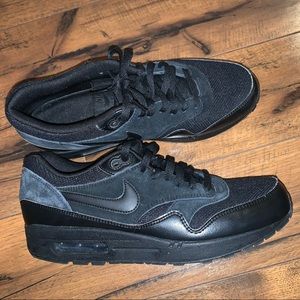 SOLD NIKE AIR MAX 90